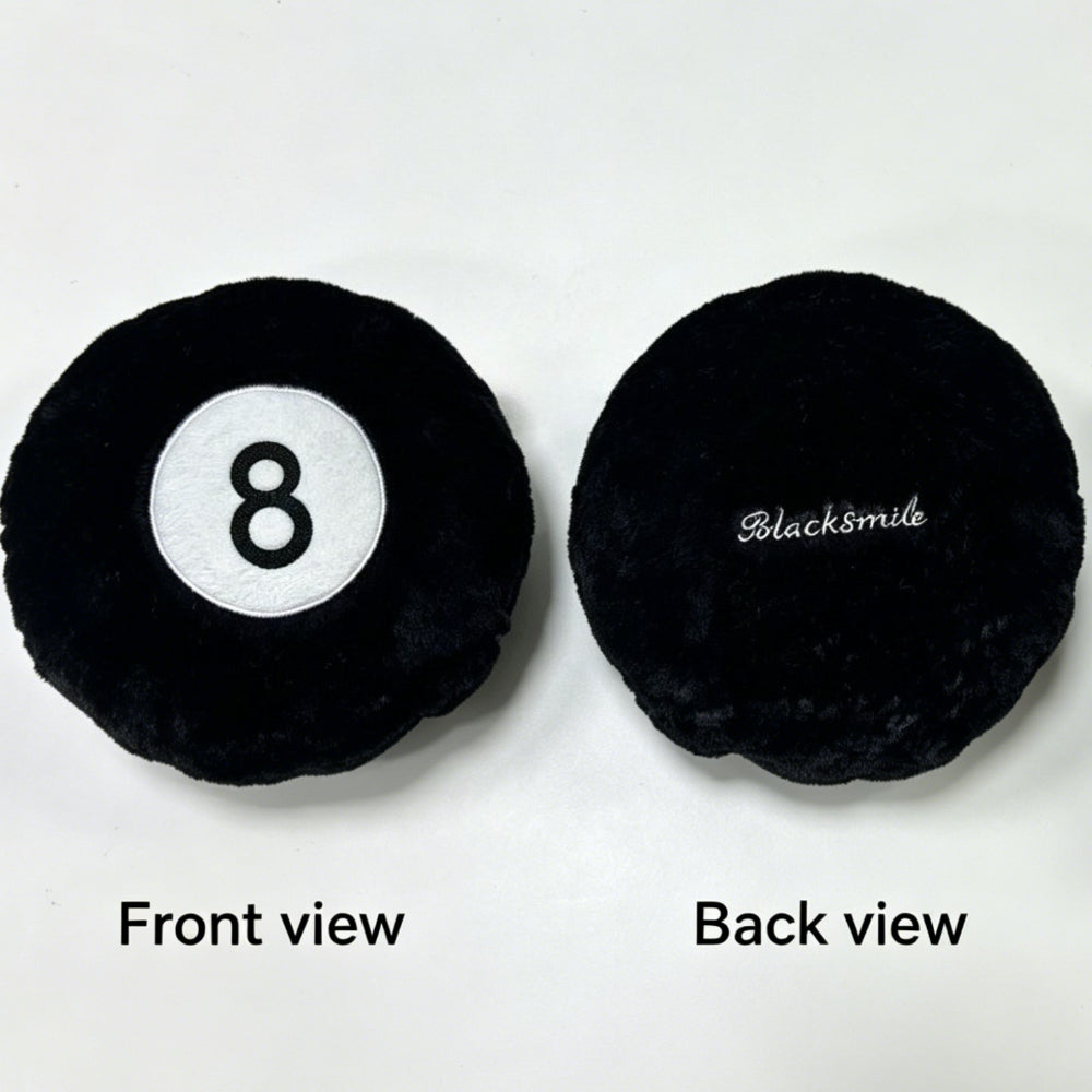 Nueva figura de peluche de la bola 8 negra de 2026, con un diseño que replica la clásica bola 8 negra. Esta muñeca de peluche tiene una estética excelente y es adecuada para salas de billar, decoración del hogar y decoración de coches. Es un regalo prácti