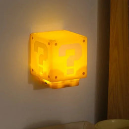 Estatua de Super Bro con punto de interrogación, figura de Anime con carga USB Kawaii, escultura de jugador multifunción, adorno de pared, decoración del hogar